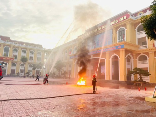 Chương tình trải nghiệm “Tuyên truyền-Thực hành-Rèn kỹ năng phòng cháy chữa cháy và cứu nạn cứu hộ” tại trường THCS Quảng Hà